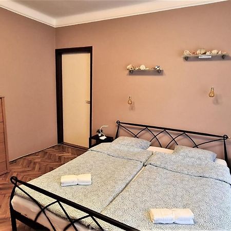 Vitorlas Apartman Sarvar Exterior photo